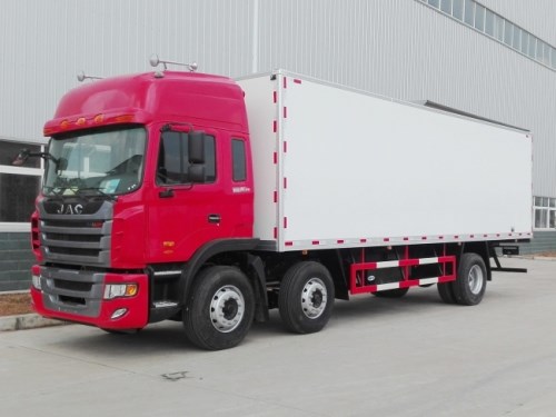 廂長9.6米江淮格爾發(fā)小三軸冷藏車