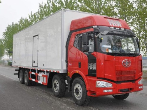 廂長9.6米解放前四后八冷藏車