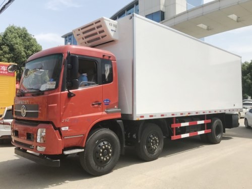 東風三軸冷藏車廂長7.7米