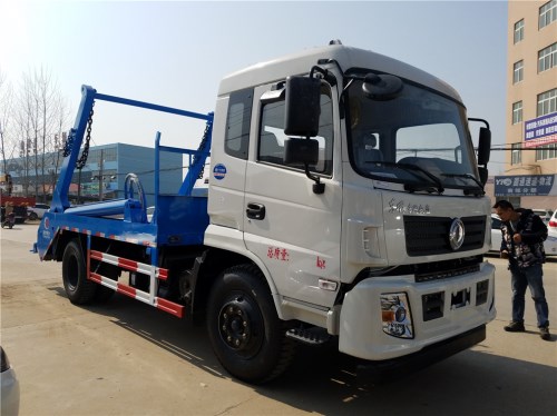 東風(fēng)專(zhuān)底10方擺臂式垃圾車(chē)