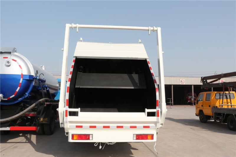 東風天龍（18方） 壓縮式垃圾車