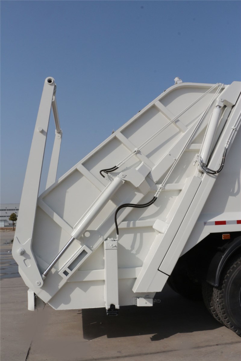 東風天龍（18方） 壓縮式垃圾車