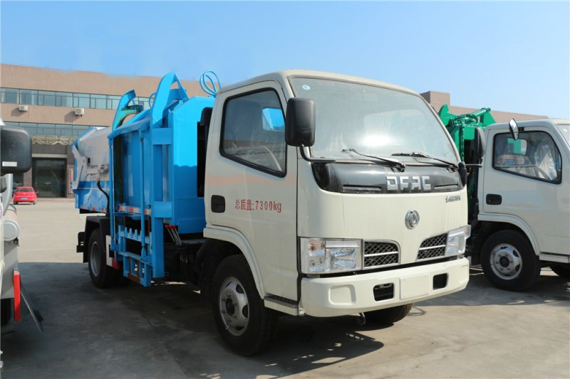 東風(fēng)多利卡(5方)側(cè)裝壓縮式垃圾車(chē)