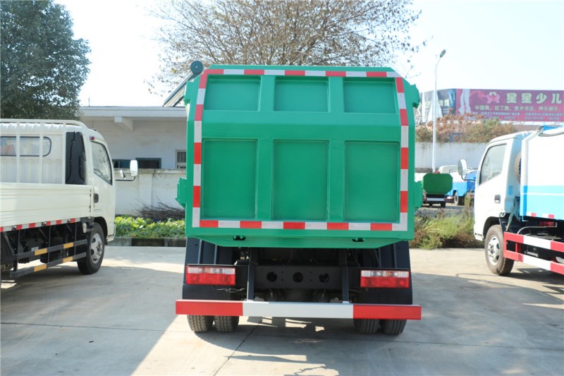 東風(fēng)多利卡(5方)側(cè)裝壓縮式垃圾車(chē)