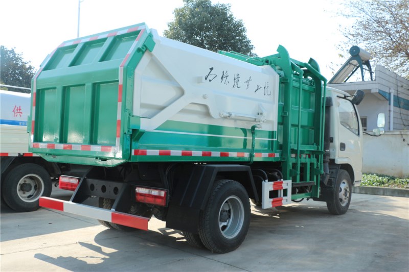 東風(fēng)多利卡(5方)側(cè)裝壓縮式垃圾車(chē)