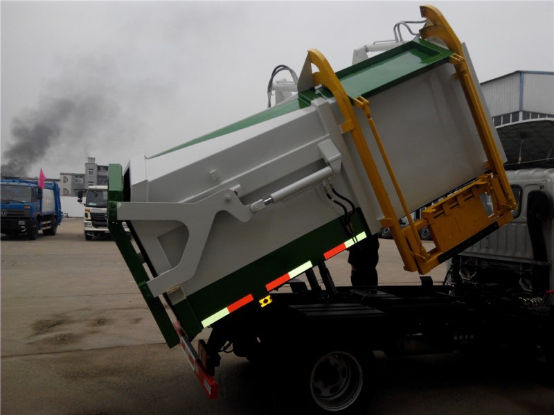 福田小卡(3方)側裝壓縮式垃圾車