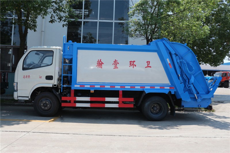 東風多利卡(5方)壓縮式垃圾車
