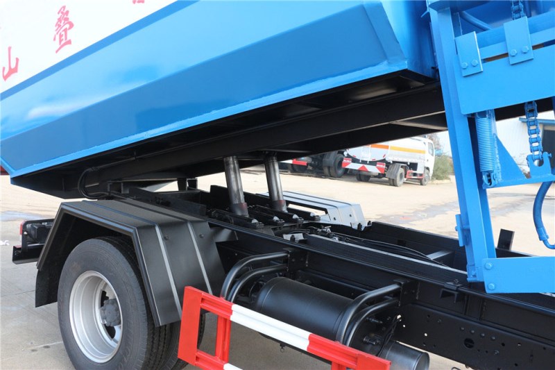 東風多利卡(5方)掛桶式垃圾車