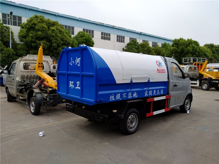 長(zhǎng)安3立方密封自卸式垃圾車