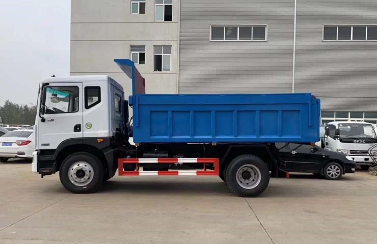 東風d9多利卡12-14立方密封自卸式垃圾車