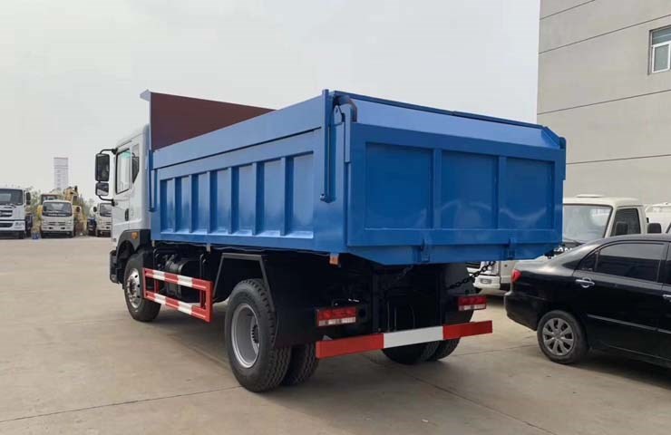 東風d9多利卡12-14立方密封自卸式垃圾車