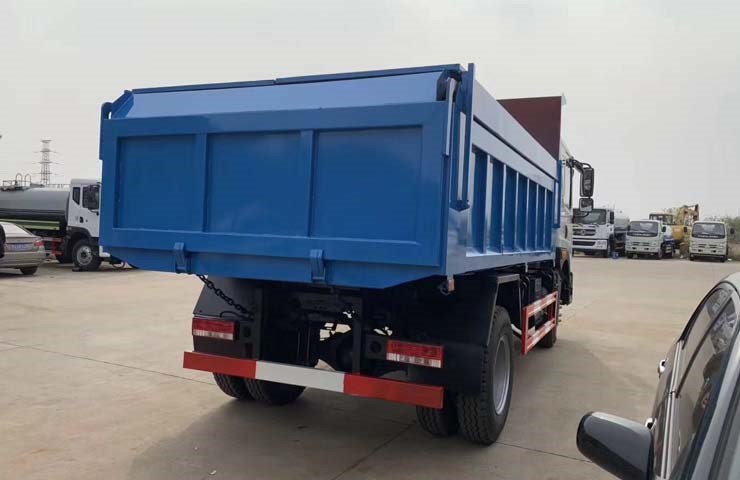 東風d9多利卡12-14立方密封自卸式垃圾車