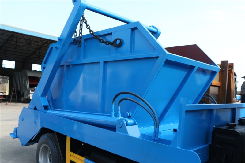 東風(fēng)小多利卡(5方)擺臂式垃圾車