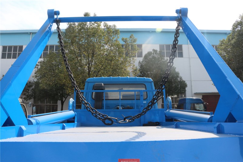 東風(fēng)145(10方)擺臂式垃圾車