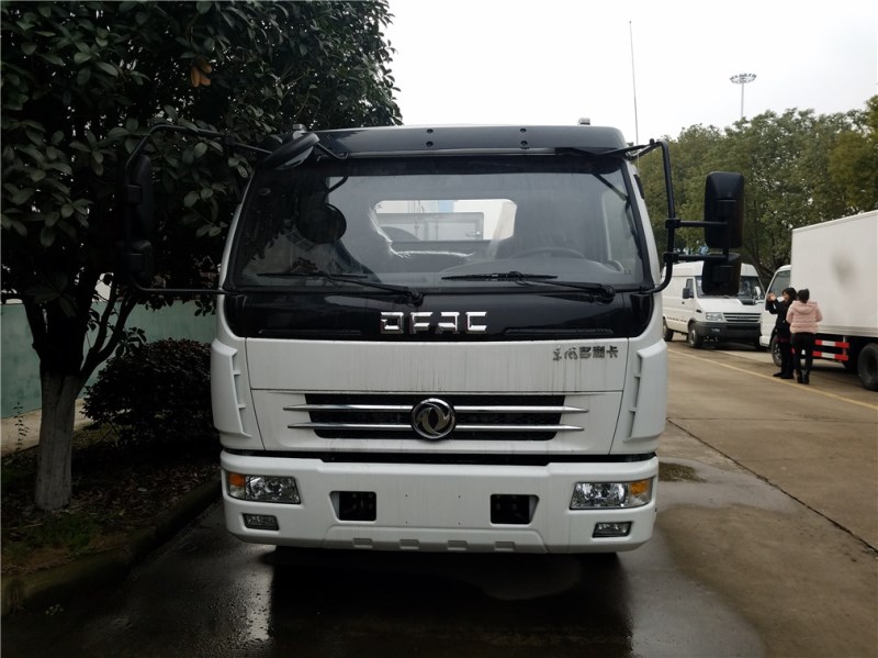 東風大多利卡(8方)擺臂式垃圾車