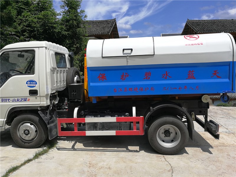 4方移動式垃圾箱