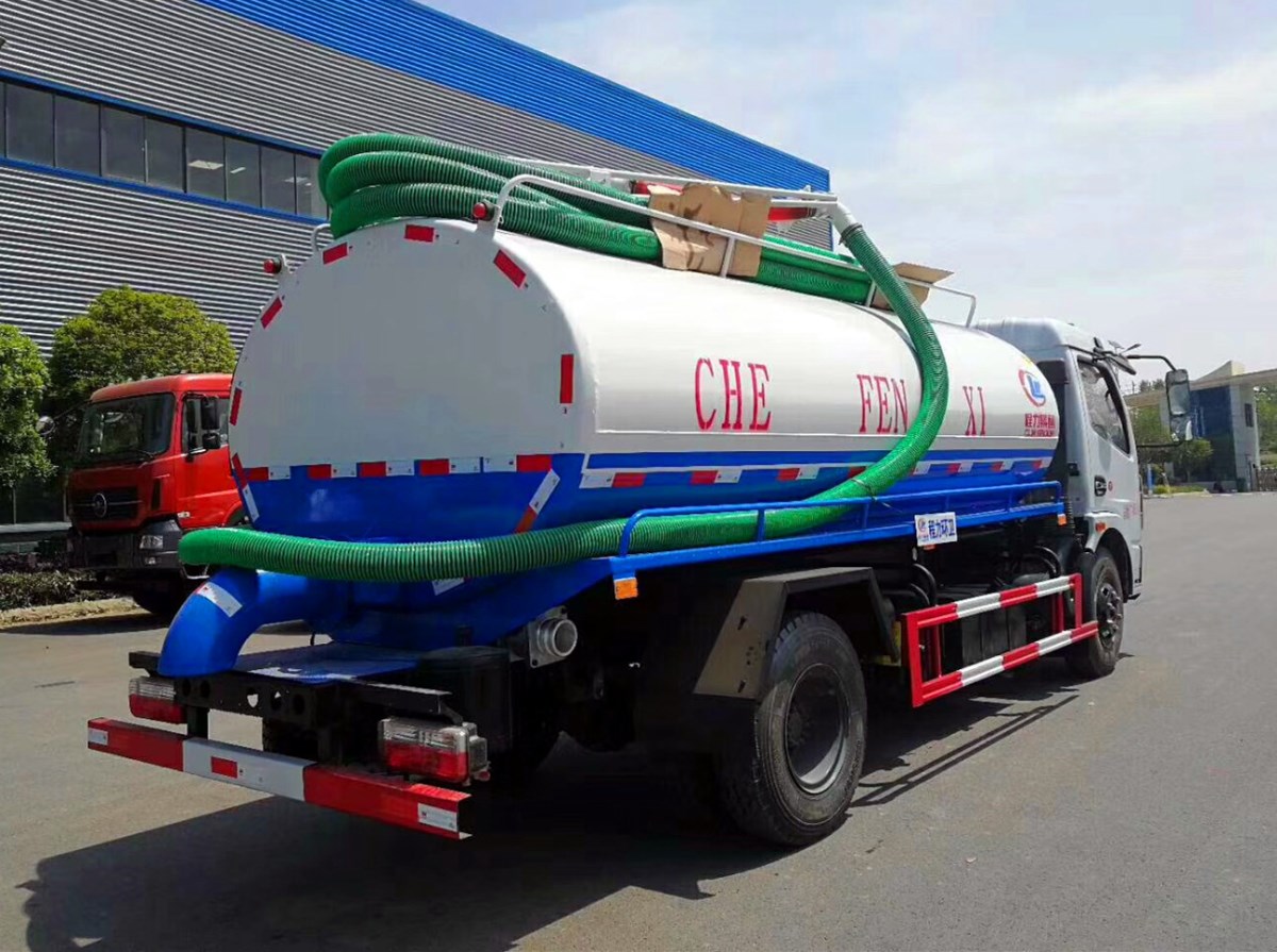 東風大多利卡吸糞車