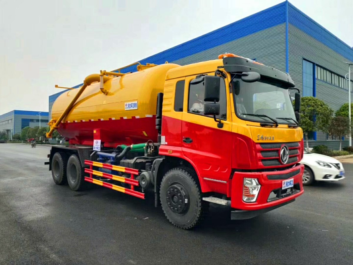 東風后雙橋吸污車