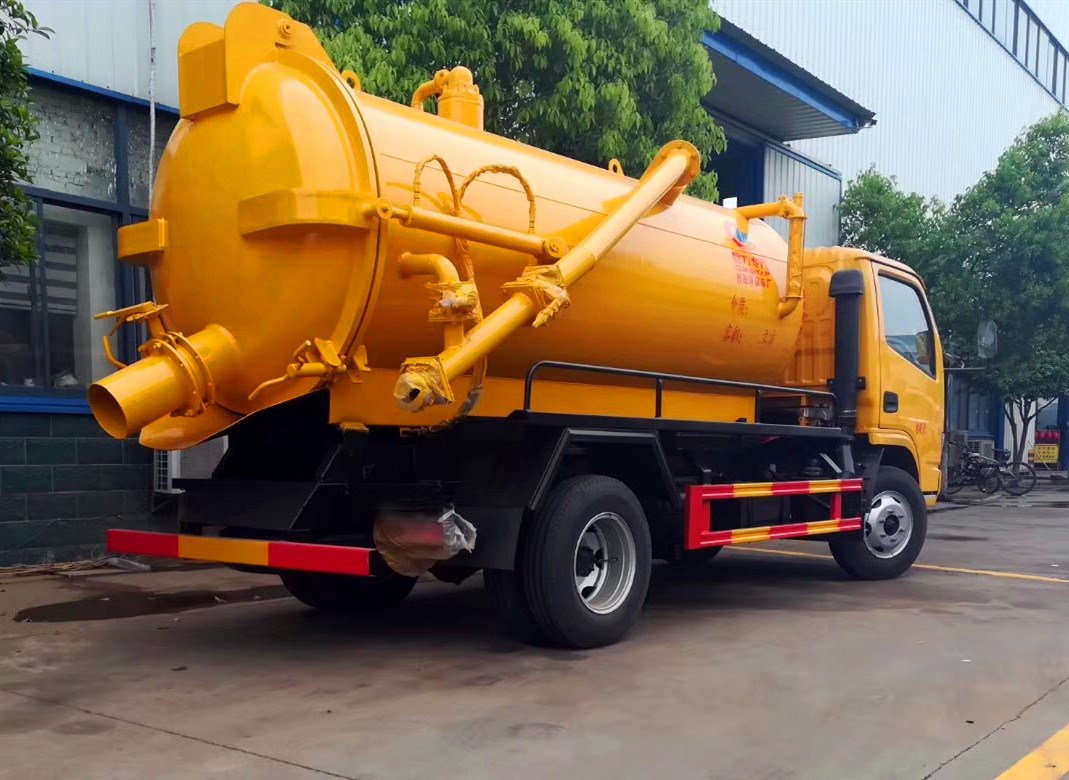 東風(fēng)福瑞卡5方吸污車