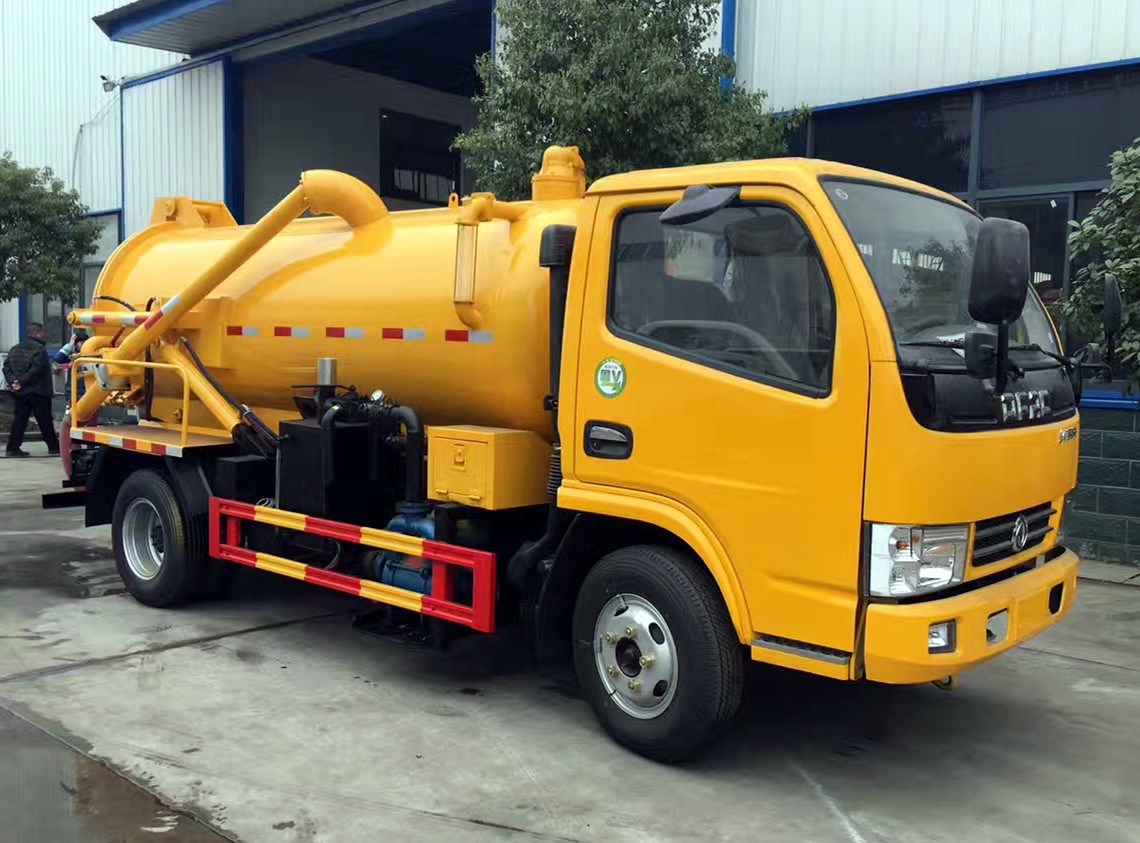 東風(fēng)4方吸污車