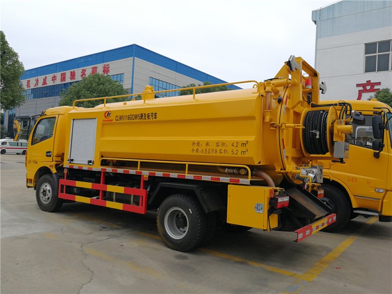 東風多利卡8.5方清洗吸污車