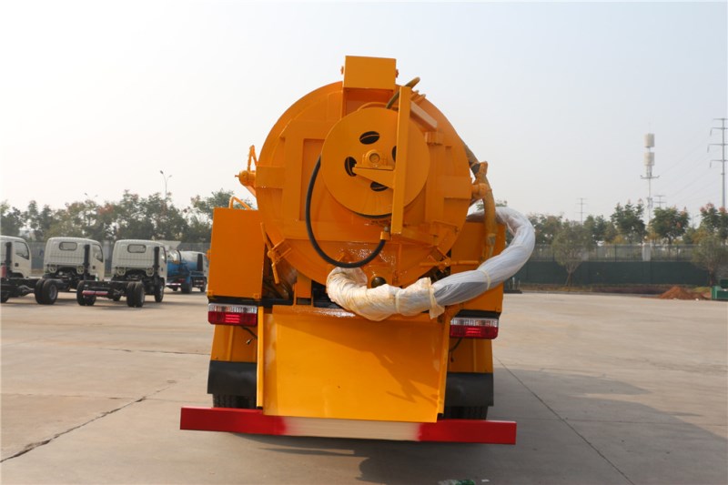 東風大多利卡clw5110gqw5清洗吸污車