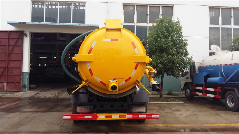 東風(fēng)大多利卡(8方)清洗吸污車