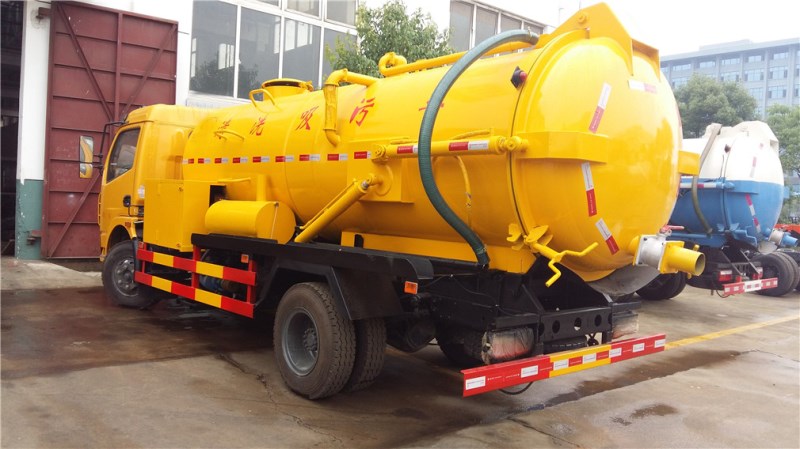 東風(fēng)大多利卡(8方)清洗吸污車