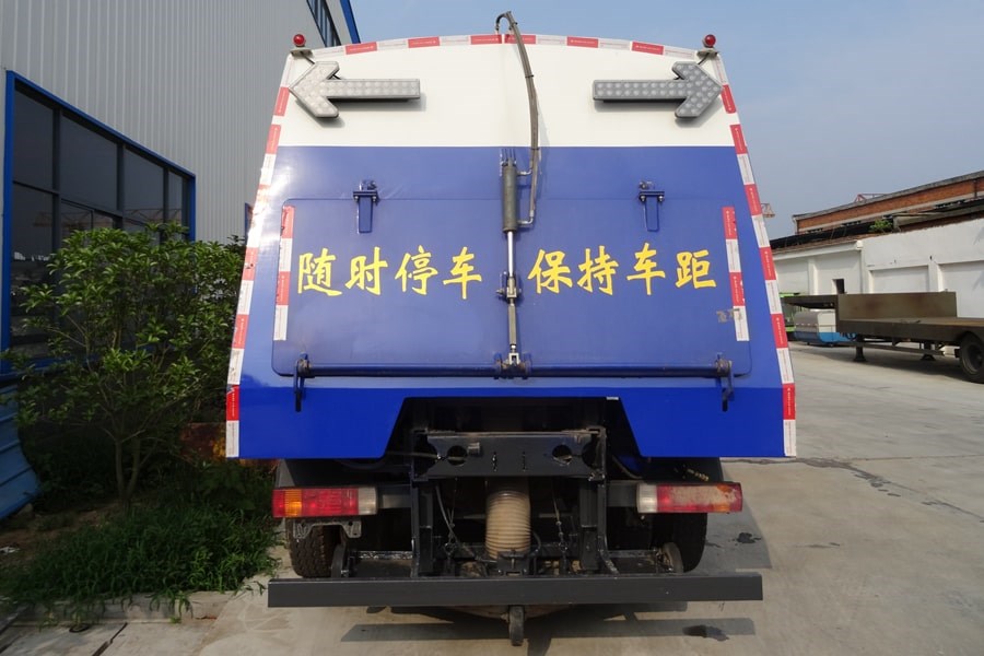 解放8噸大型清掃車