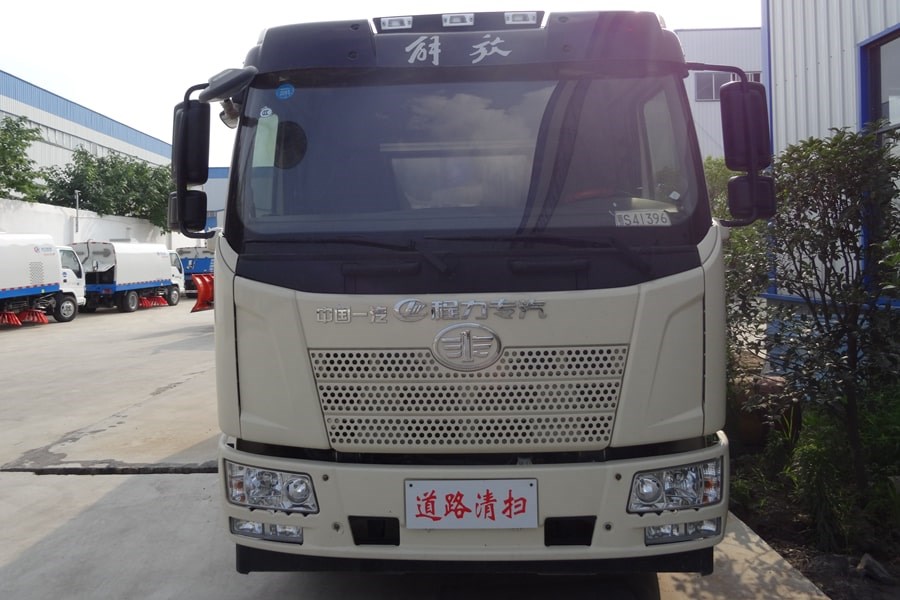 解放8噸大型清掃車