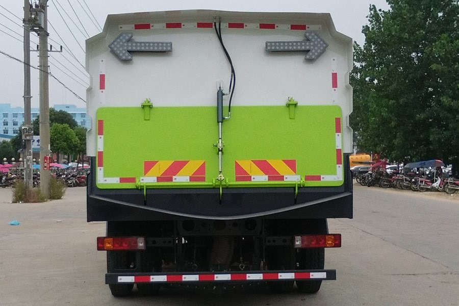 重汽8噸掃路車