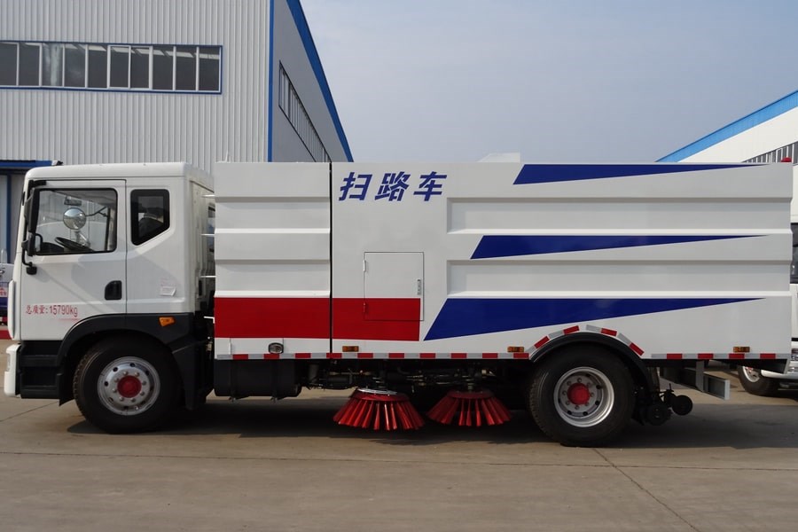 東風(fēng)8噸大型清掃車(chē)