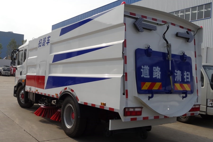 東風(fēng)8噸大型清掃車(chē)