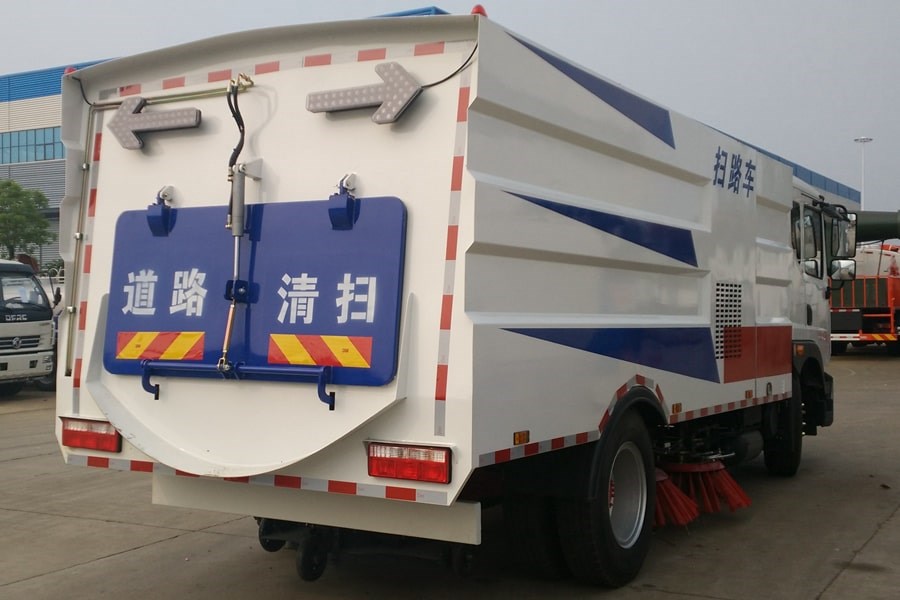 東風(fēng)8噸大型清掃車(chē)
