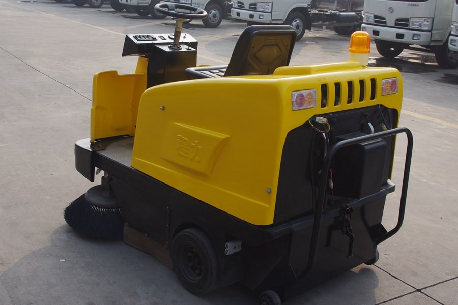 微型電動(dòng)掃路車(chē)