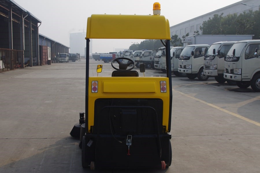 微型電動(dòng)掃路車(chē)