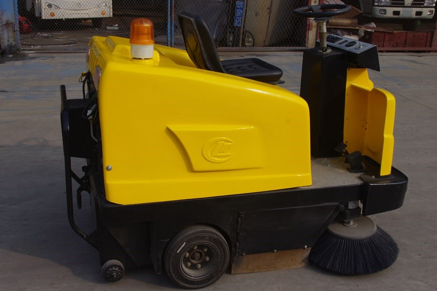 微型電動(dòng)掃路車(chē)