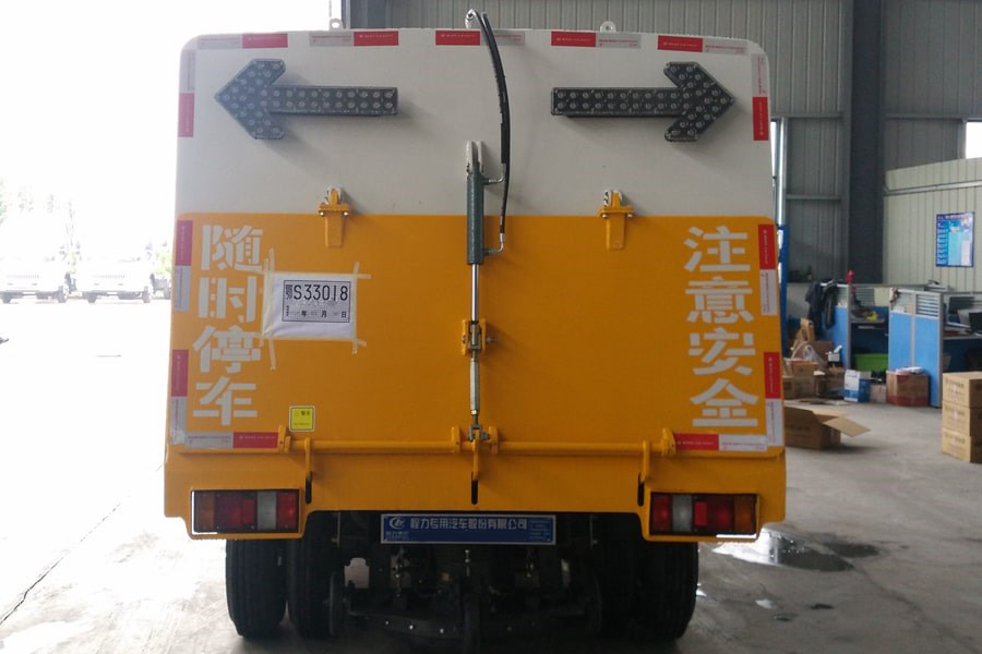 江鈴3噸掃路車