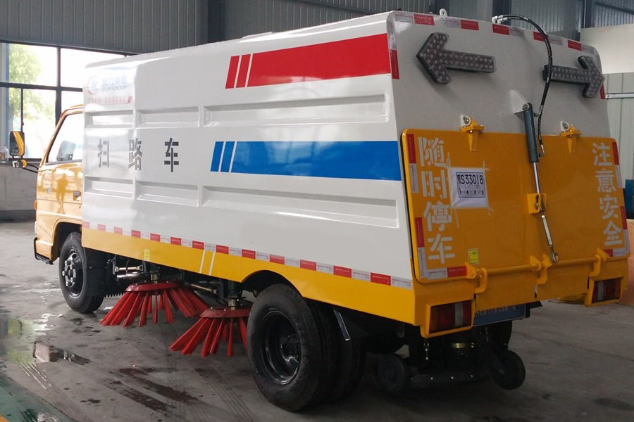 江鈴3噸掃路車