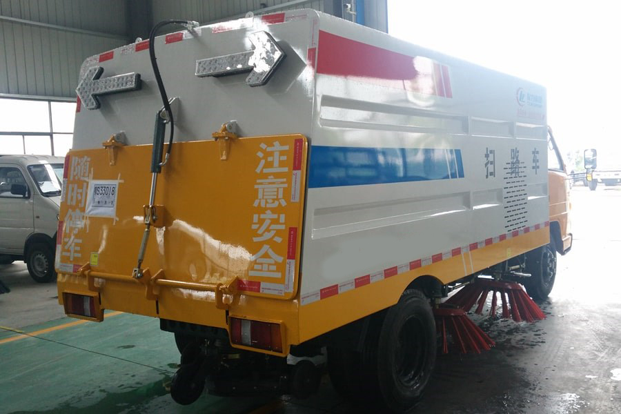江鈴3噸掃路車