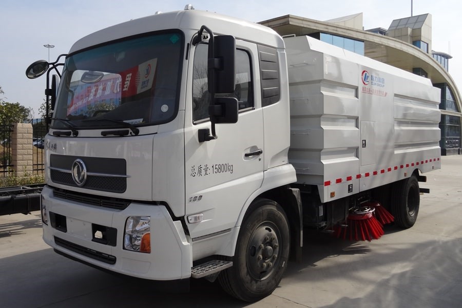 東風(fēng)天錦8噸掃路車