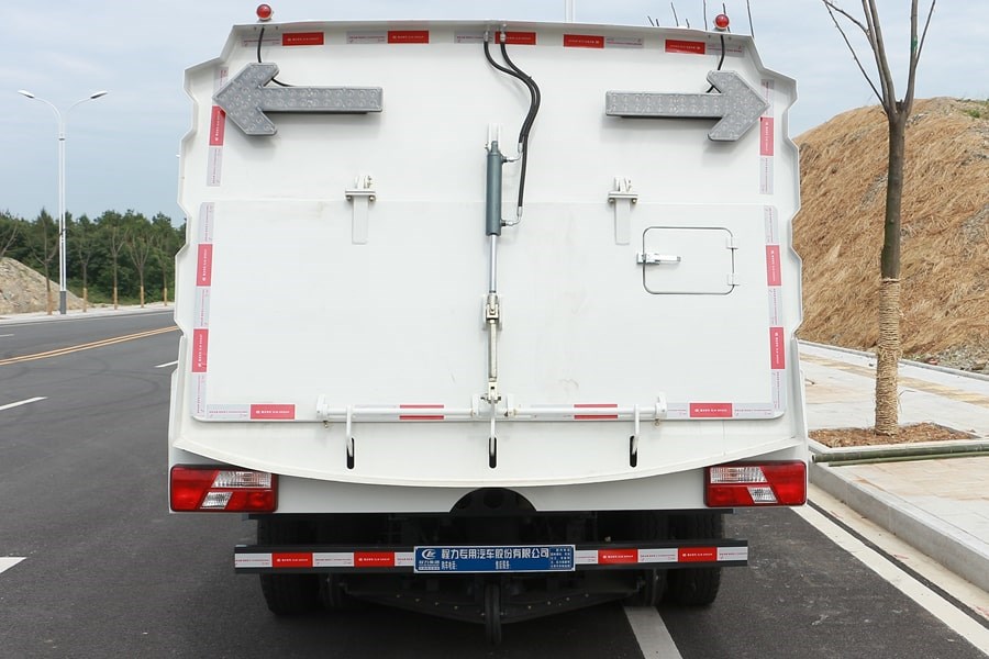 江鈴5噸掃路車