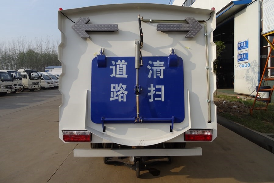 東風(fēng)3噸掃路車