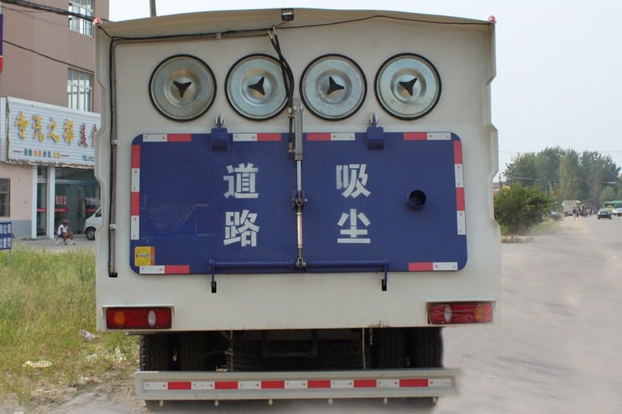 東風(fēng)天錦8噸吸塵車