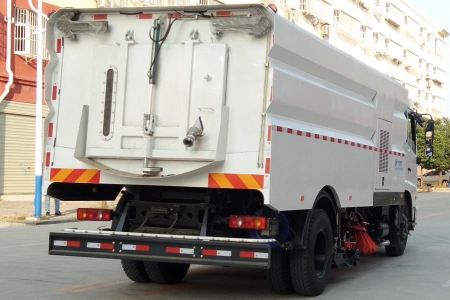 東風8噸大型洗掃車