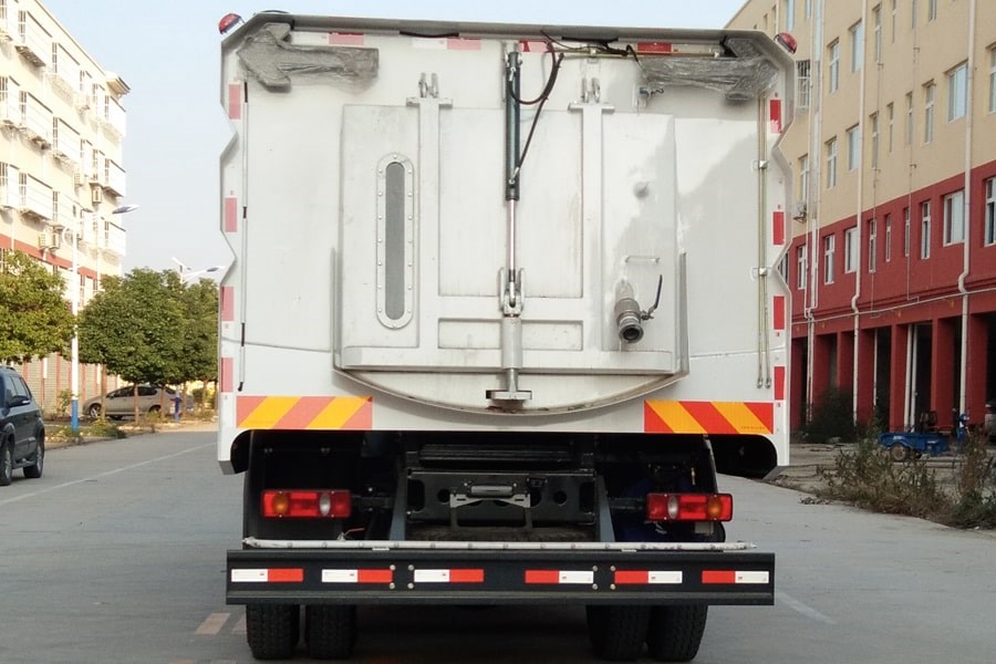 東風8噸大型洗掃車