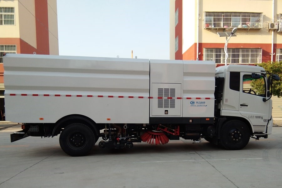 東風8噸大型洗掃車