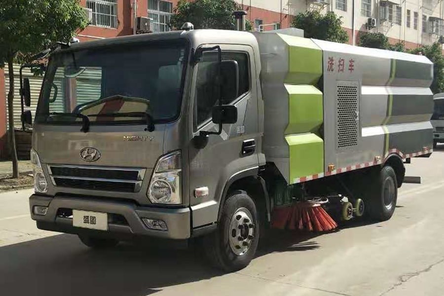 現(xiàn)代5噸洗掃車