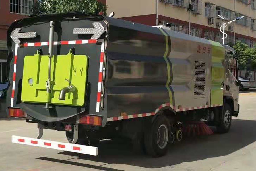 現(xiàn)代5噸洗掃車