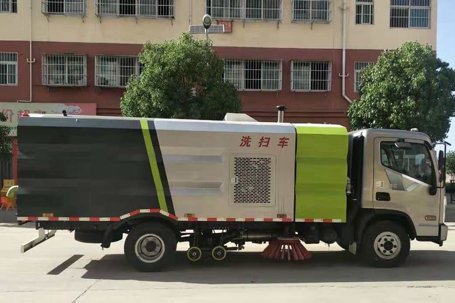 現(xiàn)代5噸洗掃車